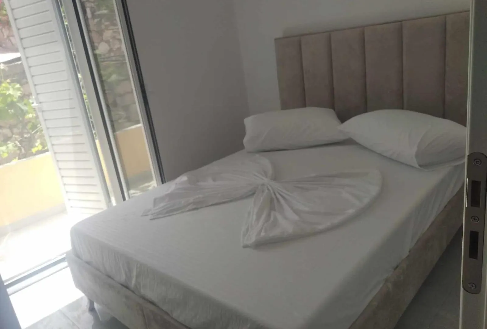 Marmel Apartments 0*, Sarande
